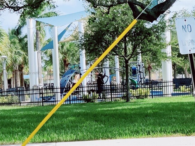 Building Photo - 805 NW 3rd Terrace