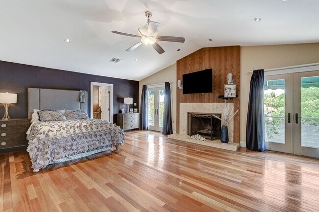 Building Photo - 7001 Alamitos Cir