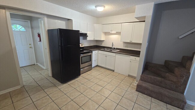Building Photo - 302 Koon St