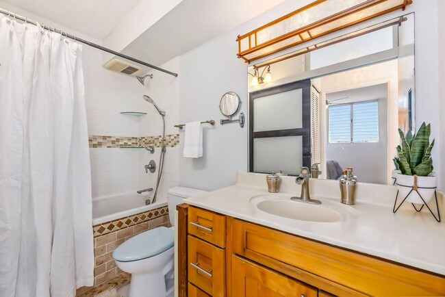 Building Photo - Punahou Pulelehua 2 Bedroom 1 Bathroom 1 P...