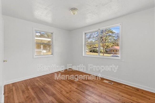 Building Photo - 628 Annie Laura Dr