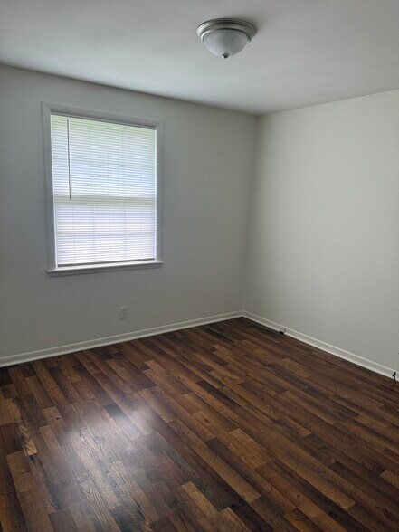 Building Photo - 350 Foxglove Dr