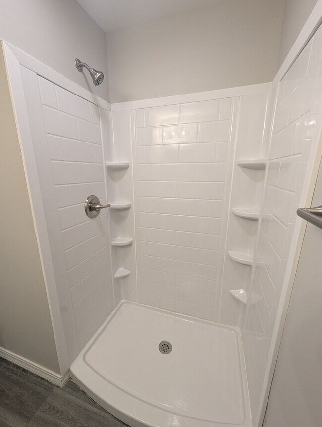 Building Photo - 2 Bedroom • 2 Bathroom • Triplex Unit in S...