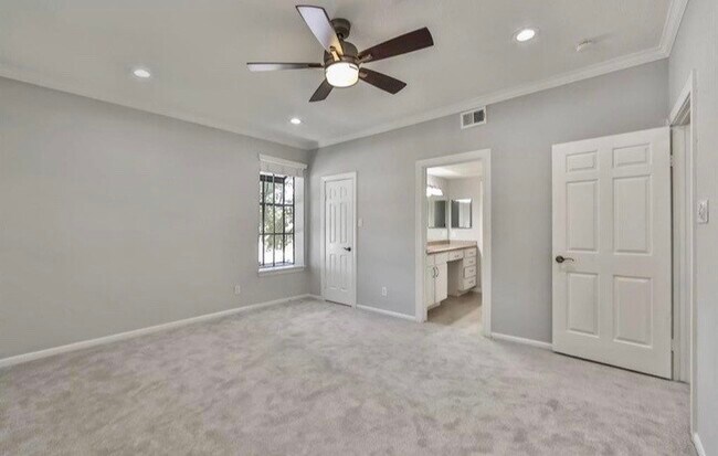 Building Photo - 2700 Revere St