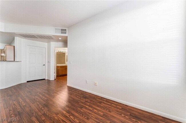 Building Photo - 5855 Valley Dr