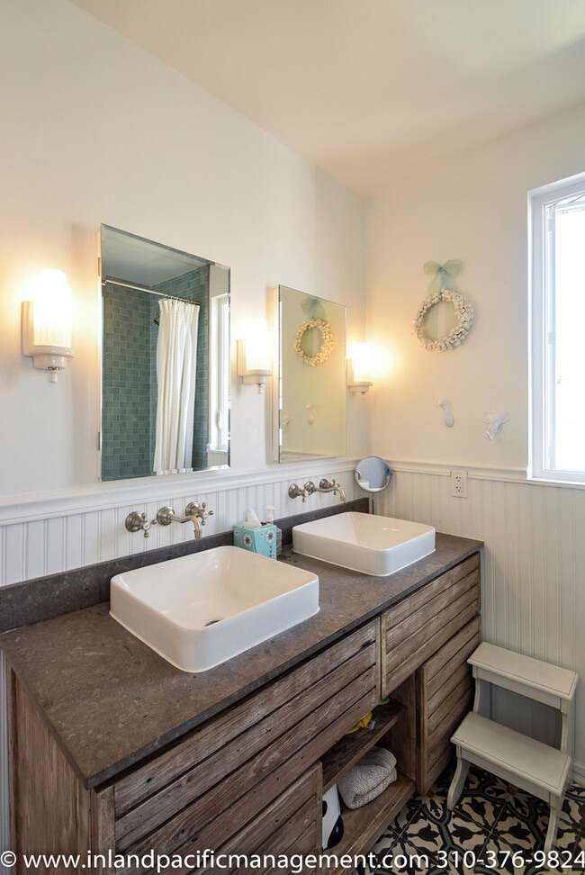 Building Photo - Exquisitely Remodeled Craftsman Style Home