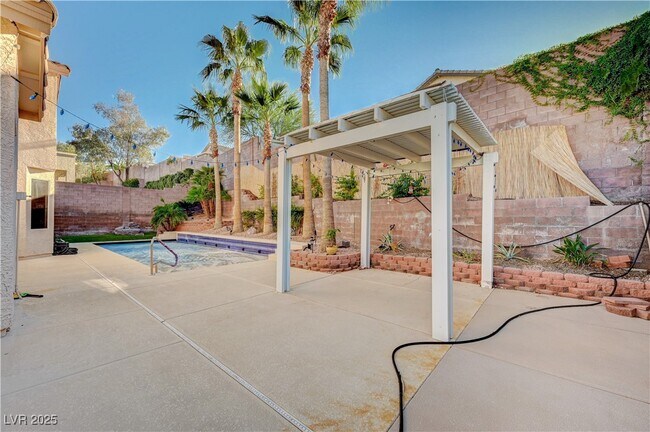 Building Photo - 57 Voltaire Ave