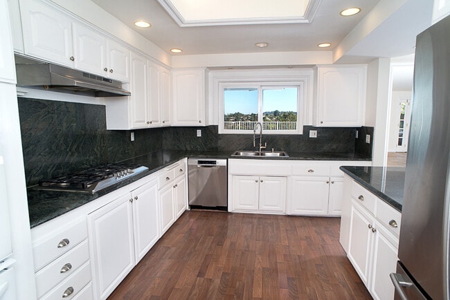 Kitchen - 3650 Sapphire Dr