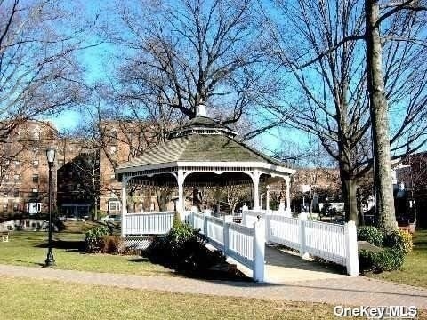 Building Photo - 7 Bond St