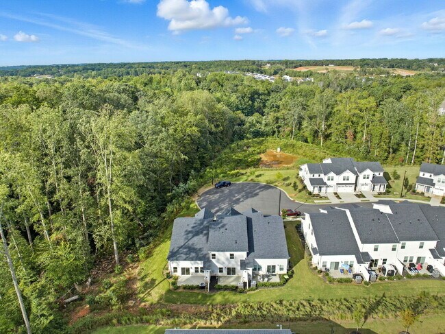 Building Photo - Modern 3BR/2.5BA Townhome in luxurious Village at Chapel Green! $2250/mo rent***