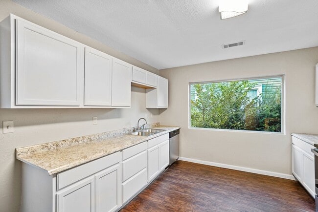 Building Photo - Beautiful 3 Bed / 2 Bath Home in Fort Smith
