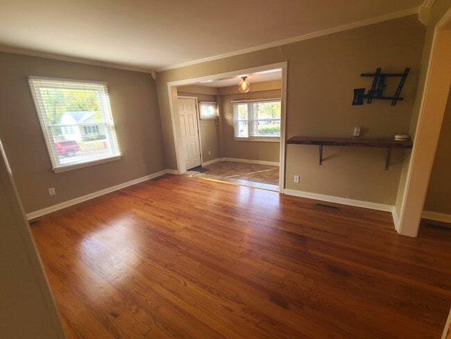 Building Photo - 8217 Belleview Ave