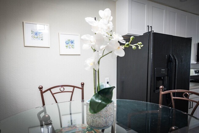 Building Photo - 4356 Phlox St