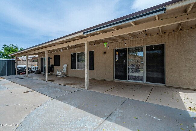 Building Photo - 1302 N Bogle Ave