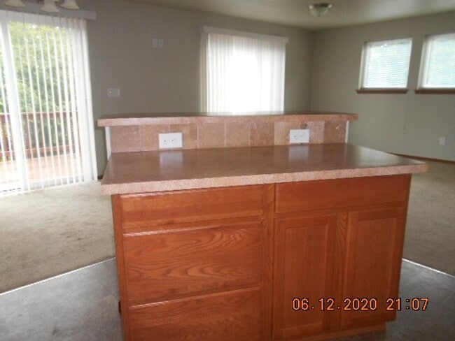 Building Photo - 3bd 2 1/2ba Home With garage