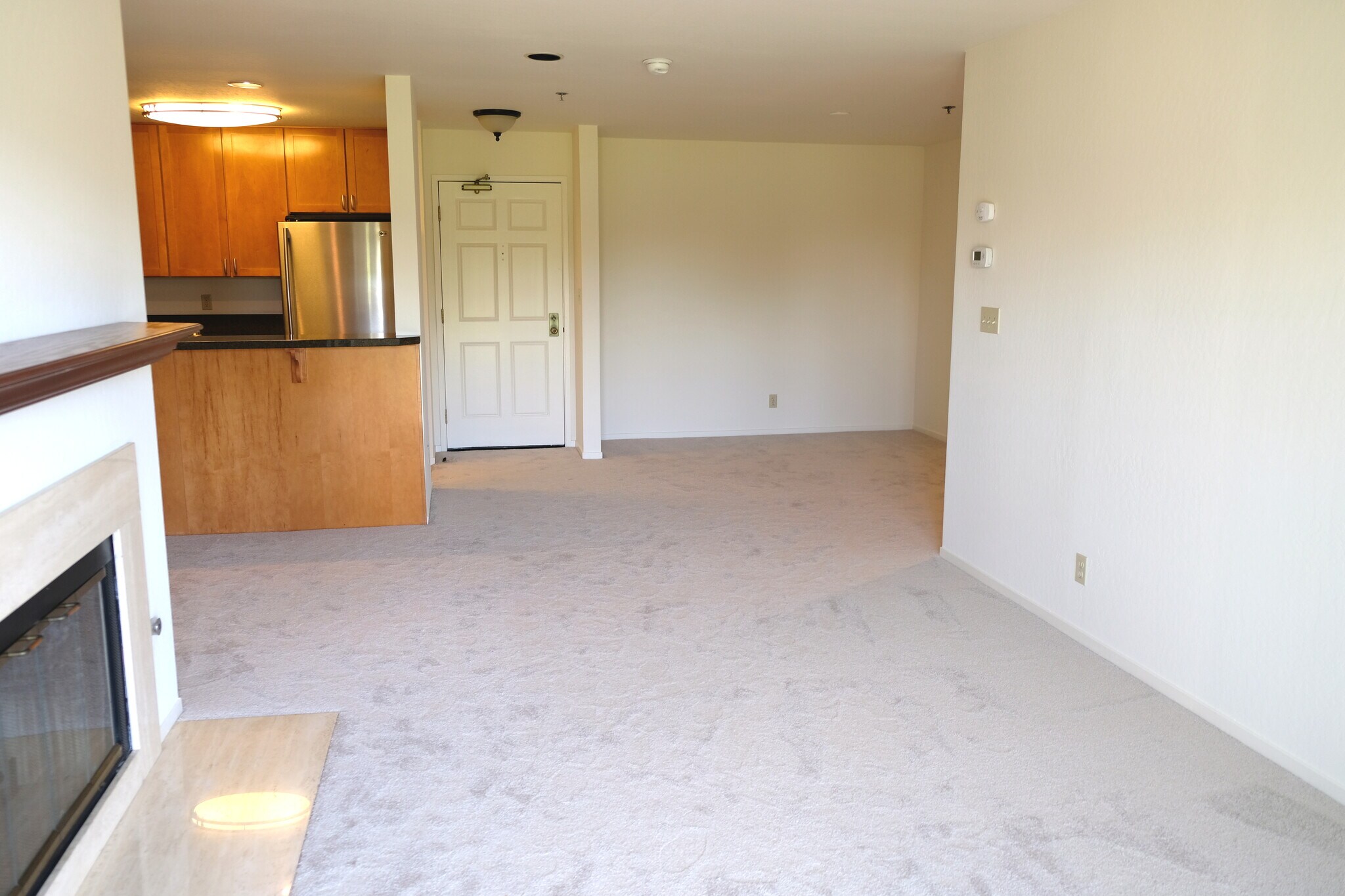 Family room, dining room - 300 Murchison Dr, #202