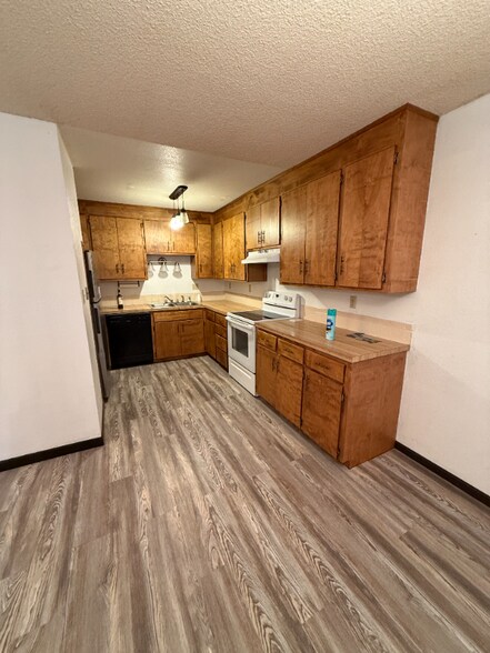 Building Photo - 4207 E Comanche Dr