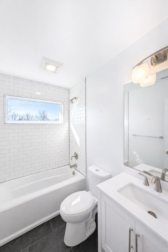 Building Photo - West Asheville Rental!