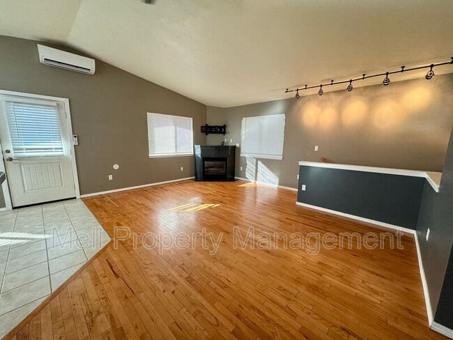 Building Photo - 490 SE Alpine Ave