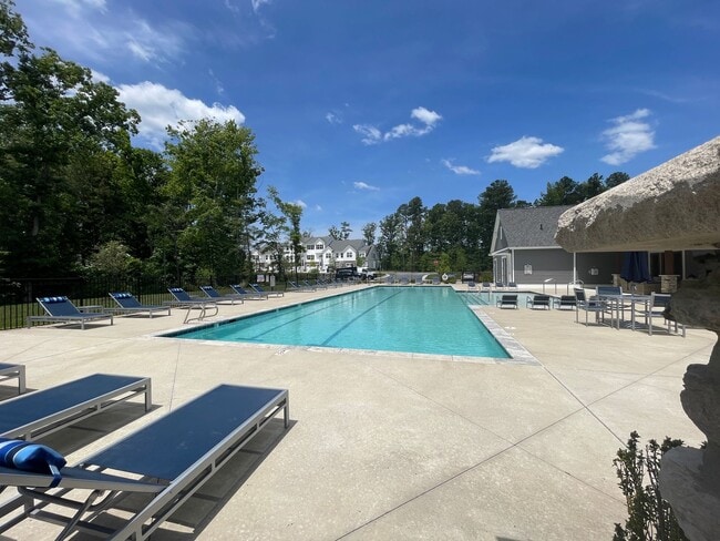 Building Photo - Heron | 3 Bed 2.5 Bath | Garage | 1800 sf | $2726-$2999 | 8, 9, 10, 12, 14, and 15 month lease terms