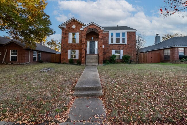 Building Photo - 2301 Summit Dr