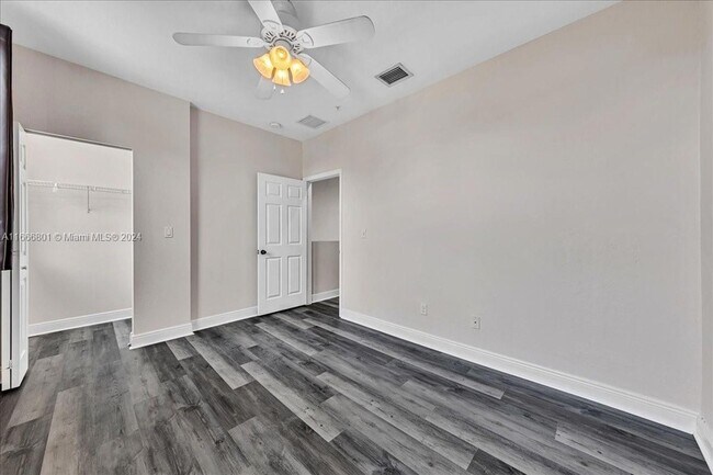 Building Photo - 995 SW 147th Ave