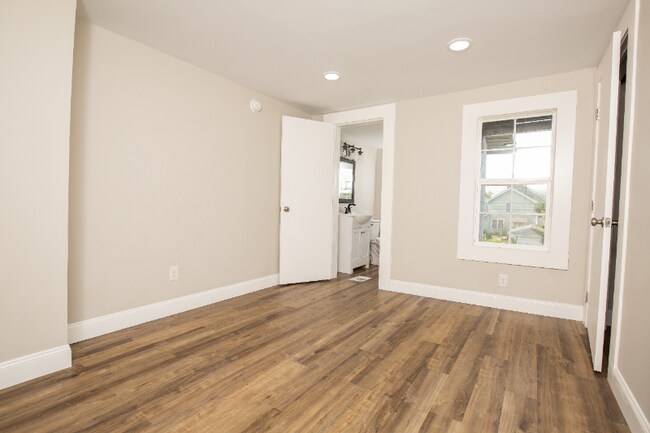 Building Photo - 676 Hanford St