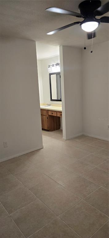 Building Photo - 2237 Greenview Cir
