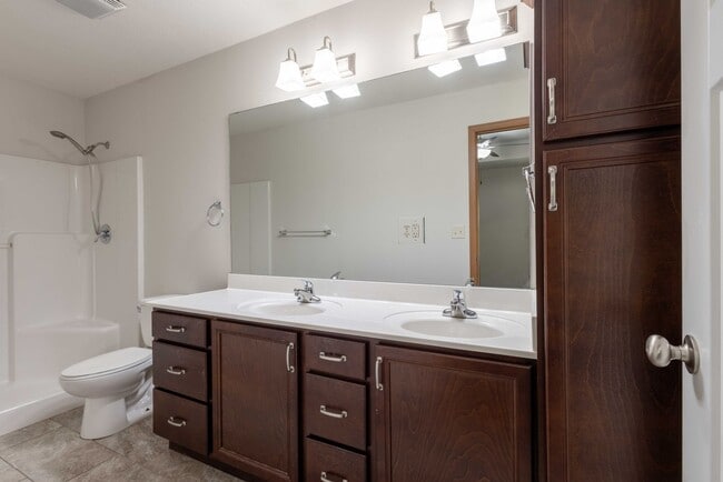 Building Photo - 3 BED, 2 BATH, 2 CAR GARAGE DUPLEX - Avail...