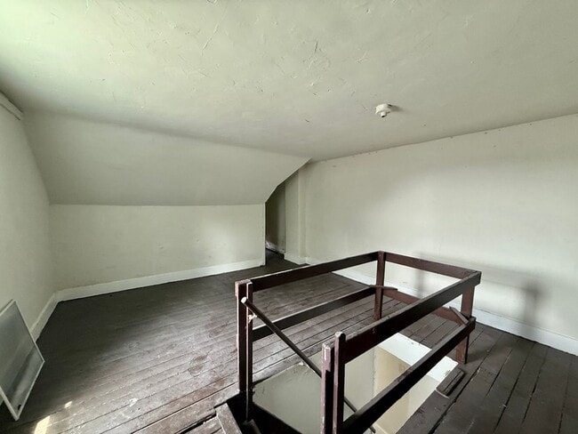 Building Photo - Updated 2 Bedroom Home FOR RENT in Bridget...