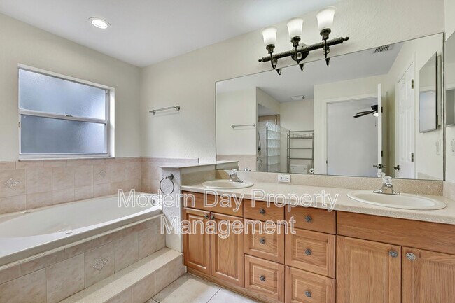 Building Photo - 12052 Jade Ave