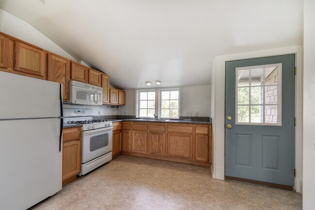 Building Photo - 3837 Y St