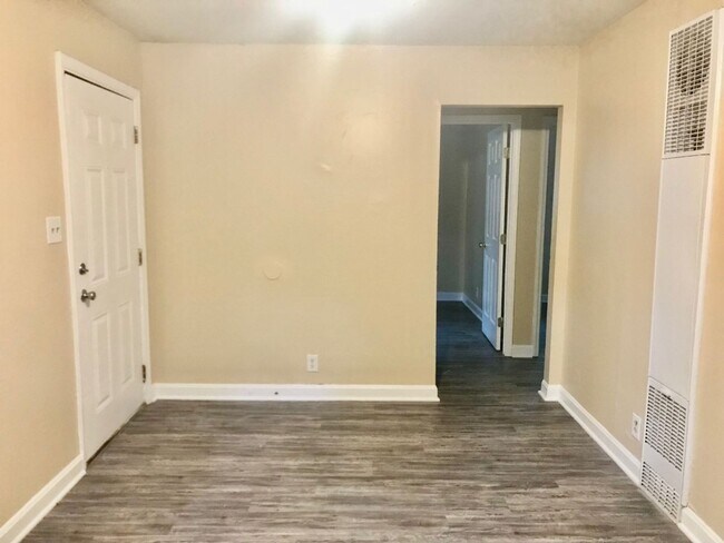 Building Photo - Come see this Newly renovated 2 Bedroom 1 Bath home in Gastonia