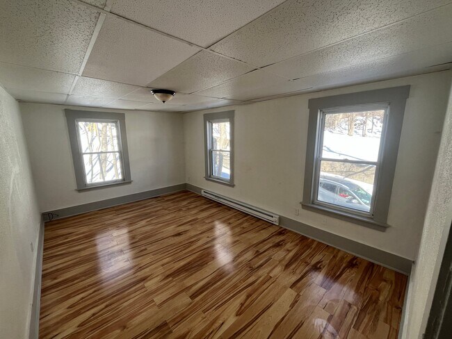 Building Photo - 40 Garnet St