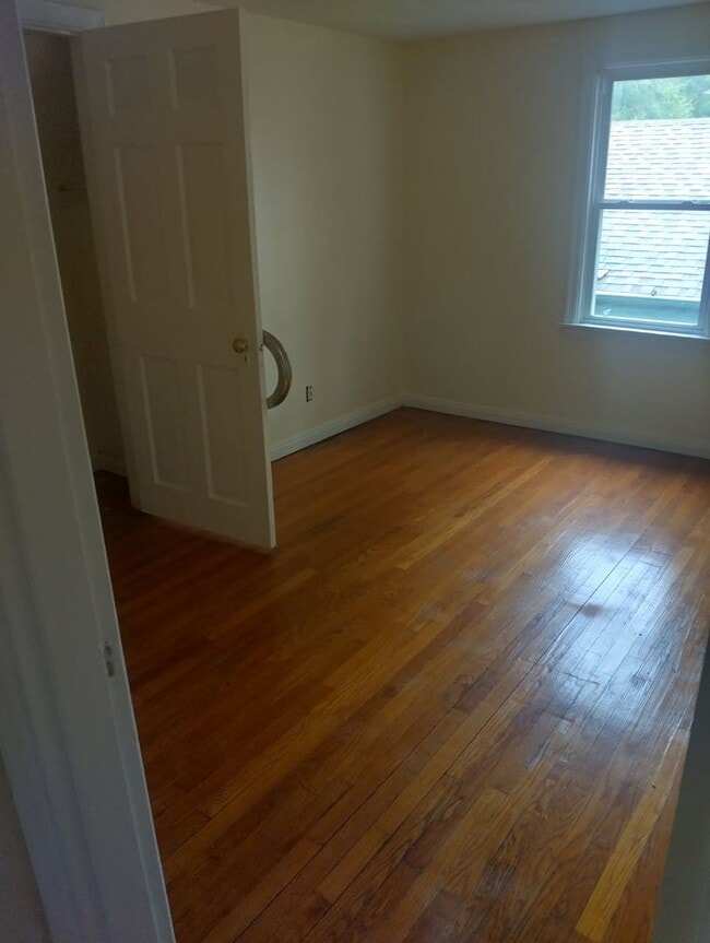 Building Photo - Golf Manor beauty - Complete update