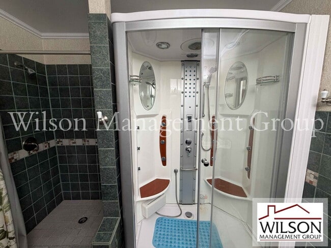 Building Photo - 1366 Valhalla St