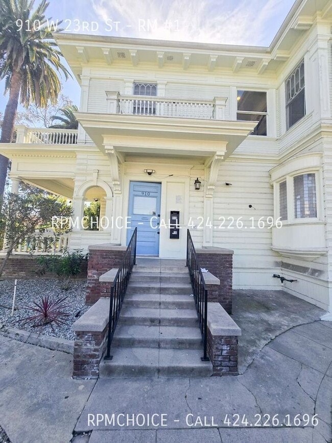 Building Photo - 910 W 23rd St