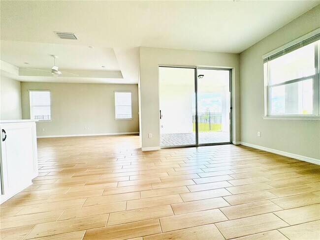 Building Photo - 6618 Willow View Ave