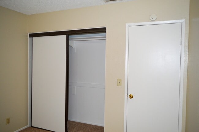 Building Photo - 11249 Heathrow Dr
