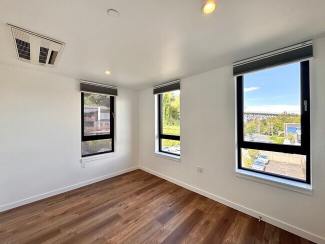 Building Photo - 2514 Dexter Ave N