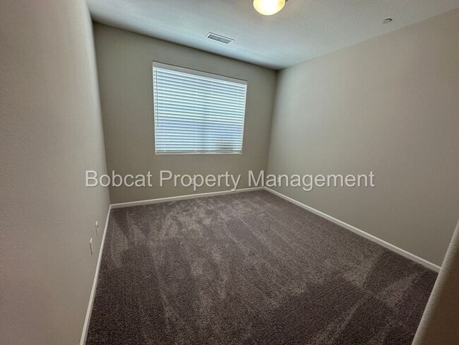Building Photo - 864 Furlong Dr