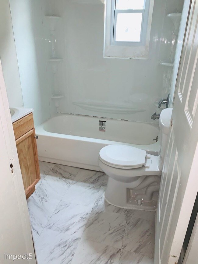 Building Photo - 3 br, 1 bath House - 3325 Itaska Street