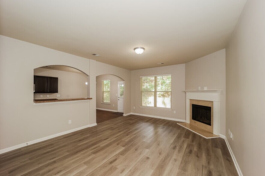 Building Photo - 258 Stillwood Dr