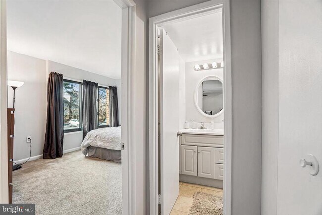 Building Photo - 15603 Dorset Rd