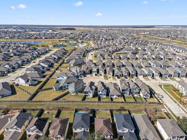 Building Photo - 7810 Starfish Arbor Dr