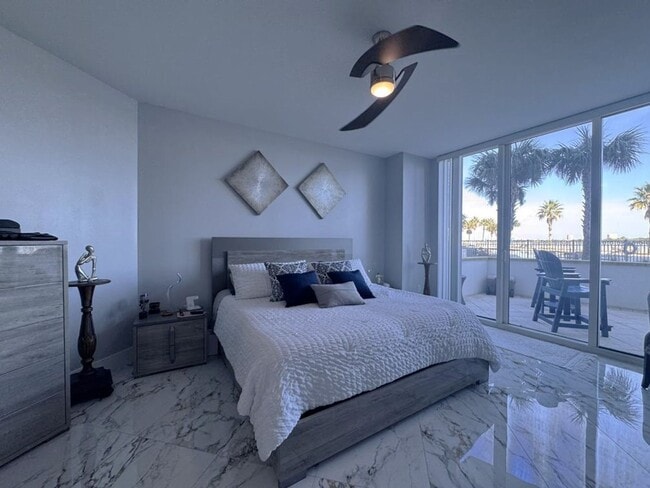 Building Photo - 2/2 in Marina Grande