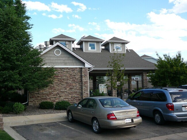 Building Photo - Stunning Highlands Ranch Townhome