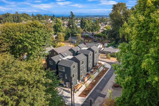 Building Photo - BRAND NEW! 3bd, 2ba Columbia City Townhome...