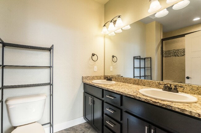 Building Photo - 2115 Blackbird Dr