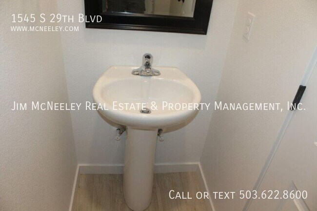 Building Photo - 1545 S 29th Blvd